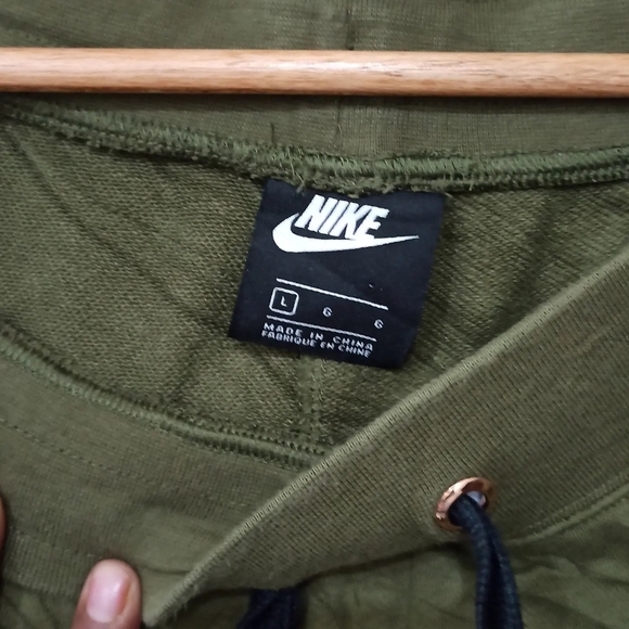 Nike - Picture 3 of 4